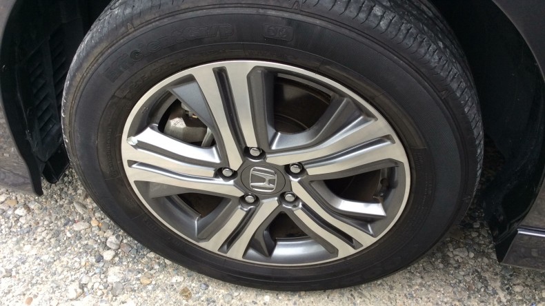 タイヤホイール前