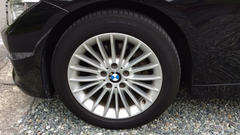 タイヤホイール前