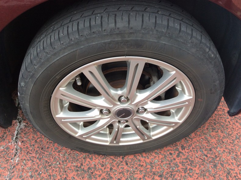 タイヤホイール前