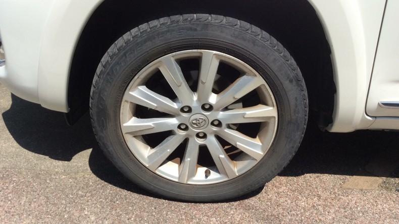 タイヤホイール前