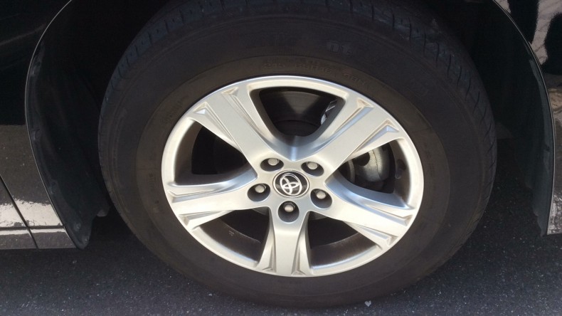 タイヤホイール前