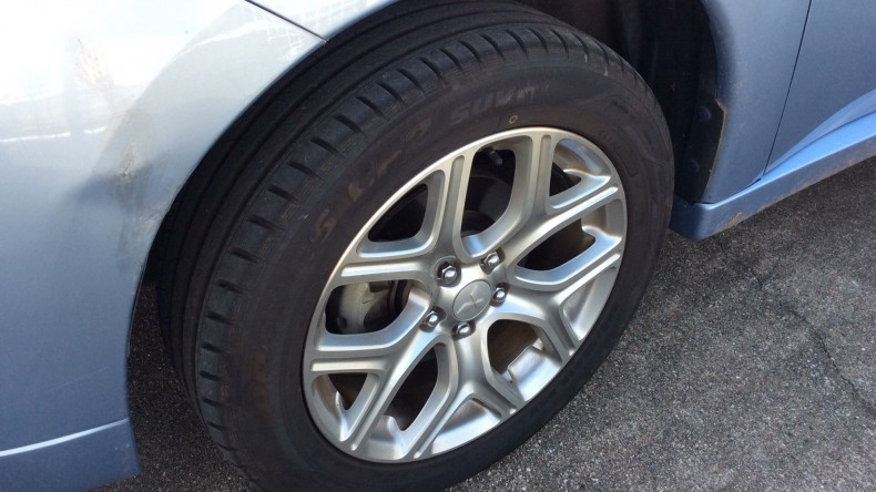 タイヤホイール前