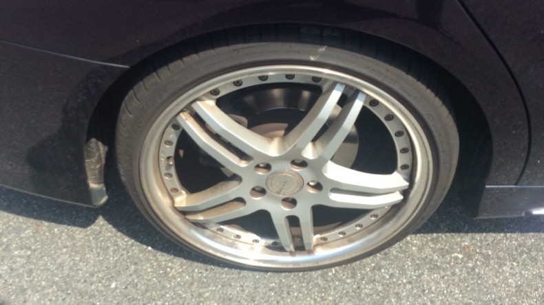 タイヤホイール前