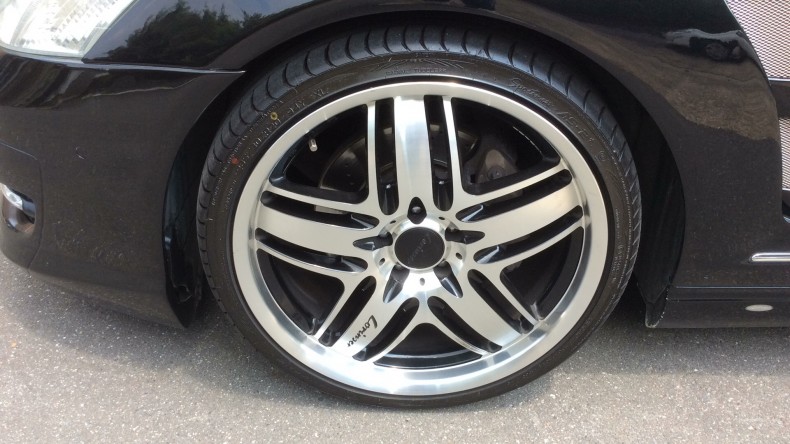 タイヤホイール前