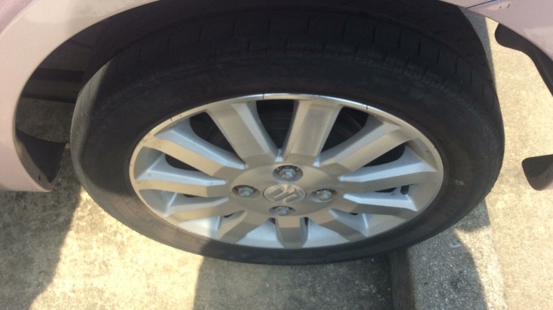 タイヤホイール前