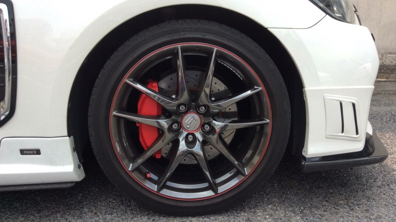 タイヤホイール前