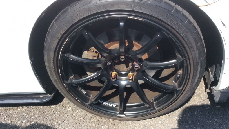 タイヤホイール前