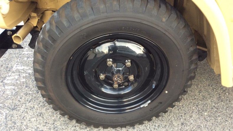 タイヤホイール前