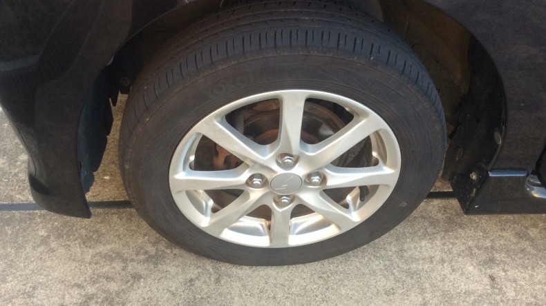 タイヤホイール前