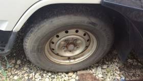 タイヤホイール前