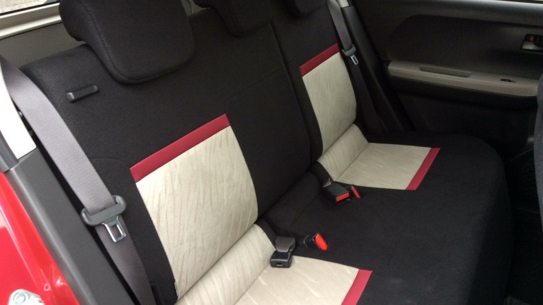 内装後方シート