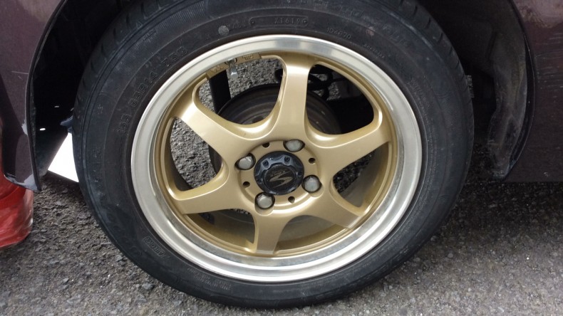 タイヤホイール前