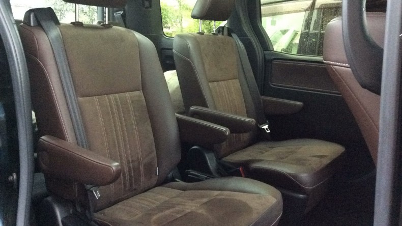 内装後方シート