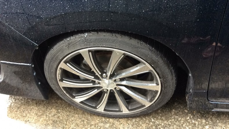 タイヤホイール前