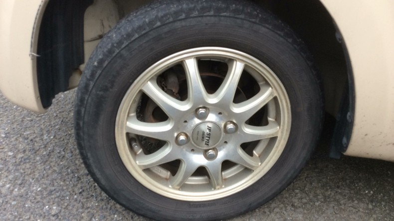 タイヤホイール前