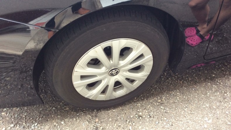 タイヤホイール前