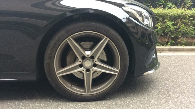 タイヤホイール前