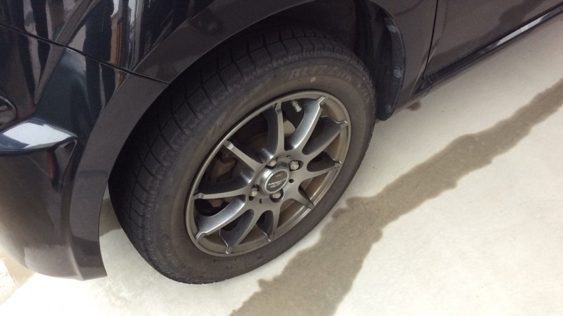 タイヤホイール前