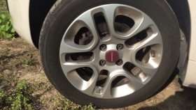 タイヤホイール前