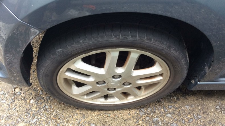 タイヤホイール前