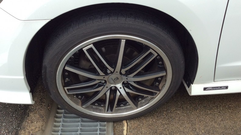 タイヤホイール前