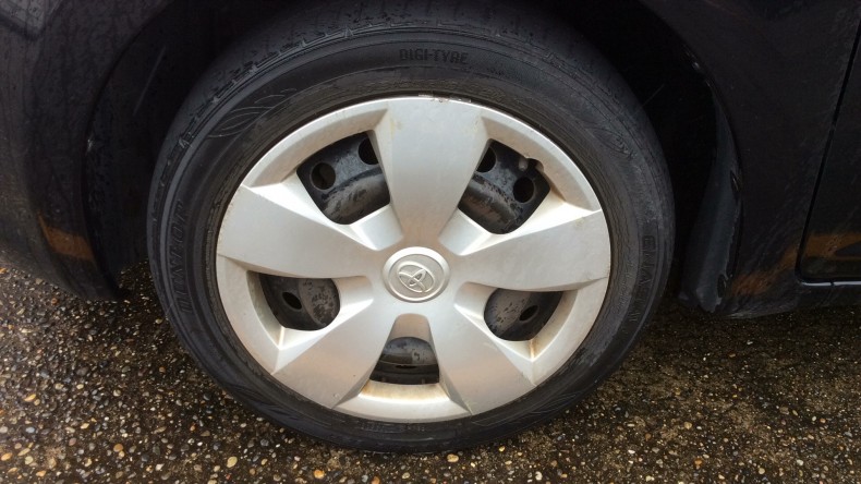 タイヤホイール前