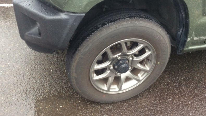 タイヤホイール前