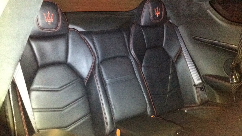 内装後方シート