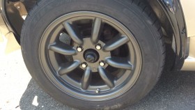 タイヤホイール前