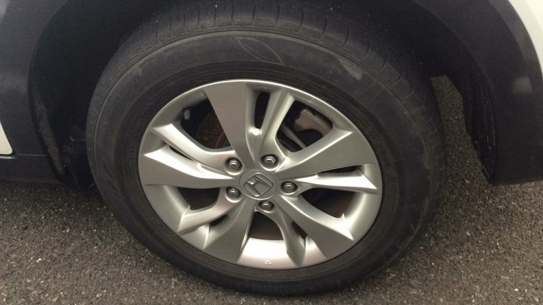 タイヤホイール前