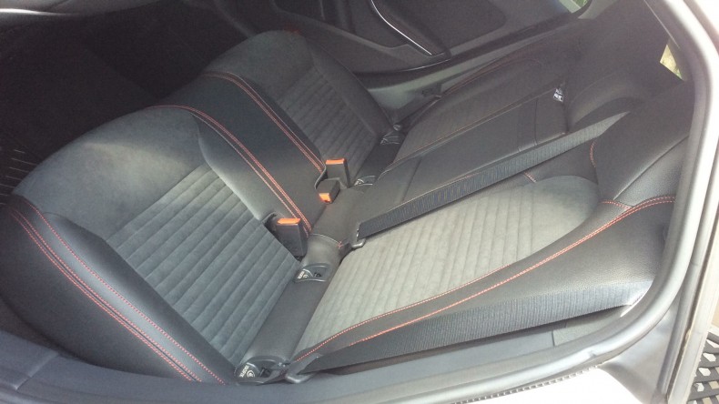 内装後方シート