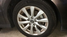 タイヤホイール前