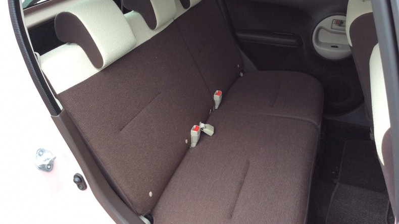 内装後方シート