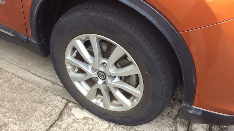 タイヤホイール前