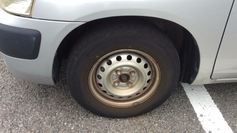 タイヤホイール前