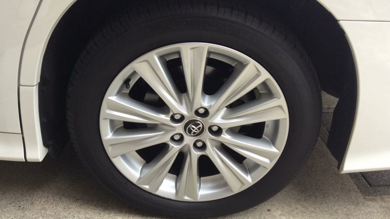 タイヤホイール前