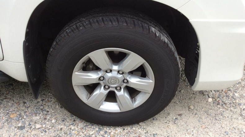 タイヤホイール前