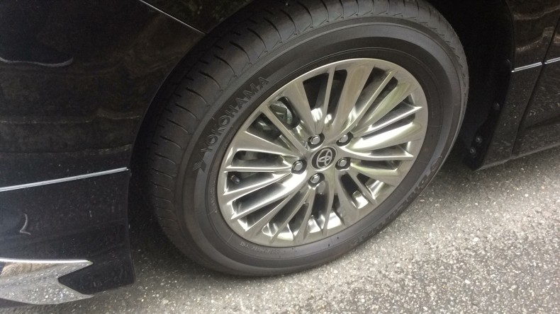 タイヤホイール前