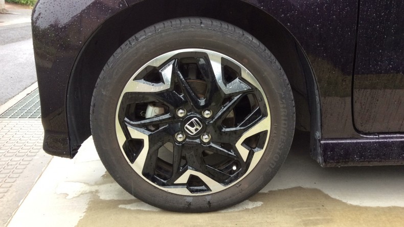 タイヤホイール前