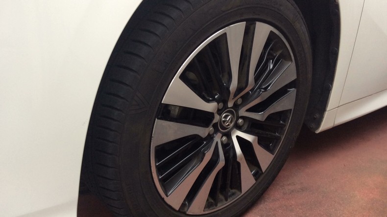 タイヤホイール前