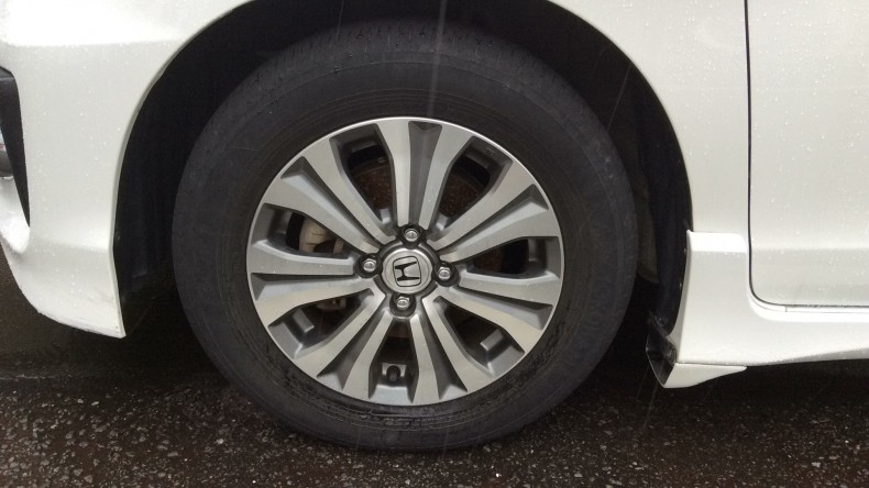 タイヤホイール前