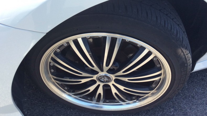 タイヤホイール前