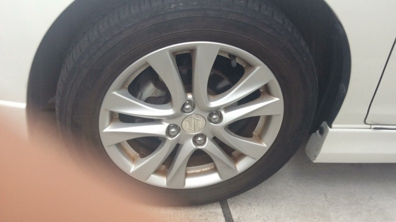 タイヤホイール前