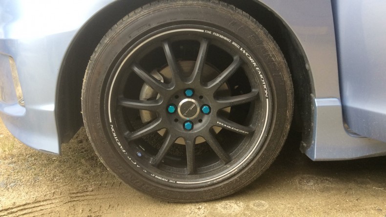 タイヤホイール前