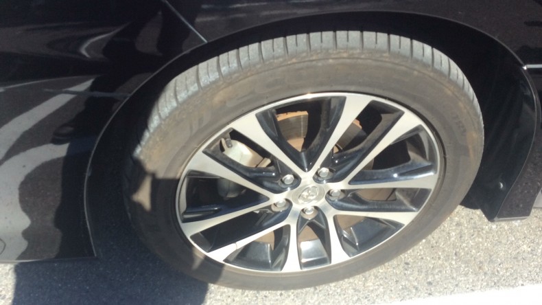 タイヤホイール前