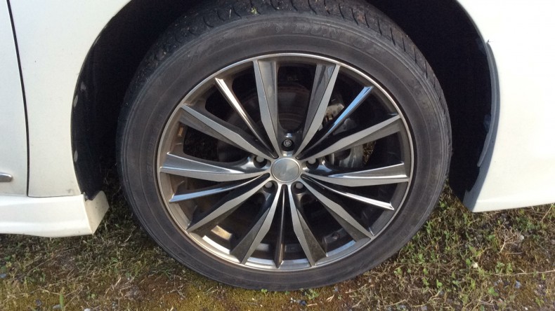 タイヤホイール前