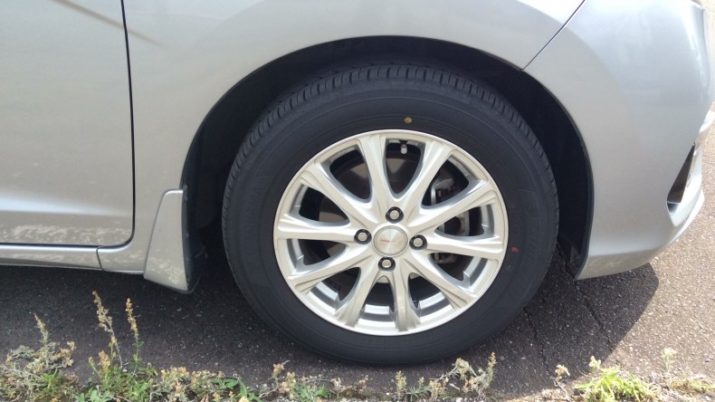 タイヤホイール前