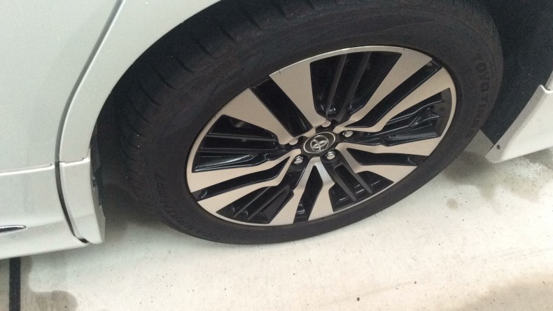 タイヤホイール前