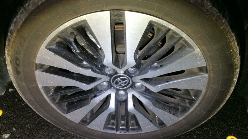 タイヤホイール前