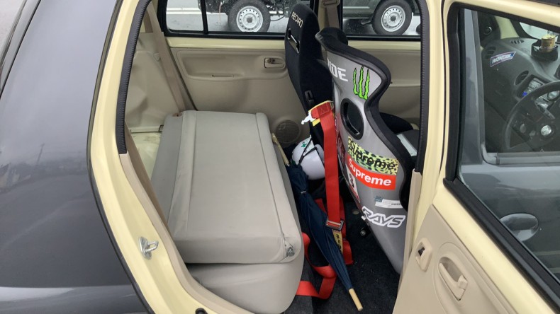 内装後方シート